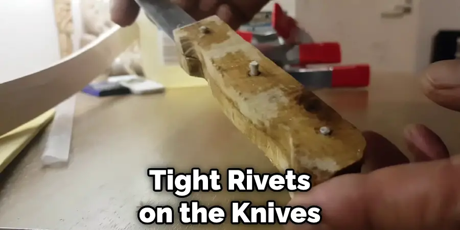 Tight Rivets on the Knives