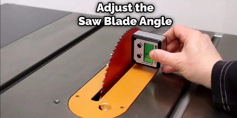 Adjust the Saw Blade Angle