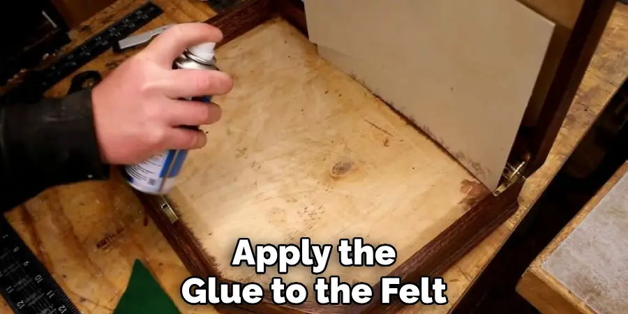 Apply the Glue to the Felt