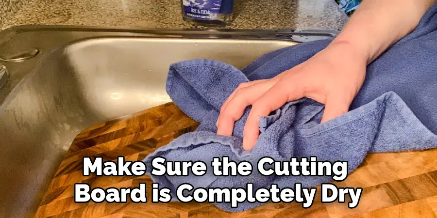 Make Sure the Cutting Board is Completely Dry