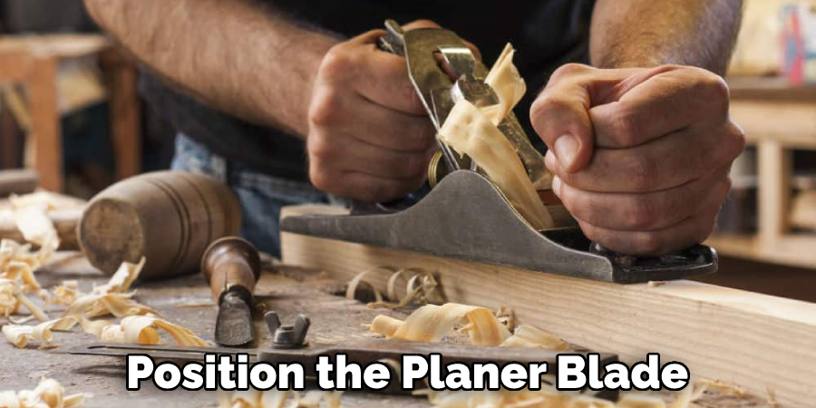 Position the Planer Blade