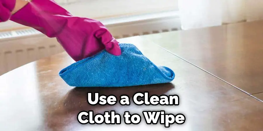 Use a Clean Cloth to Wipe