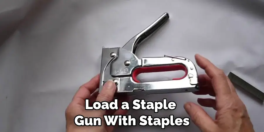 Load a Staple Gun With Staples