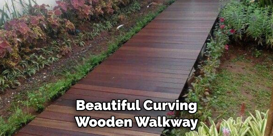 Beautiful Curving Wooden Walkway