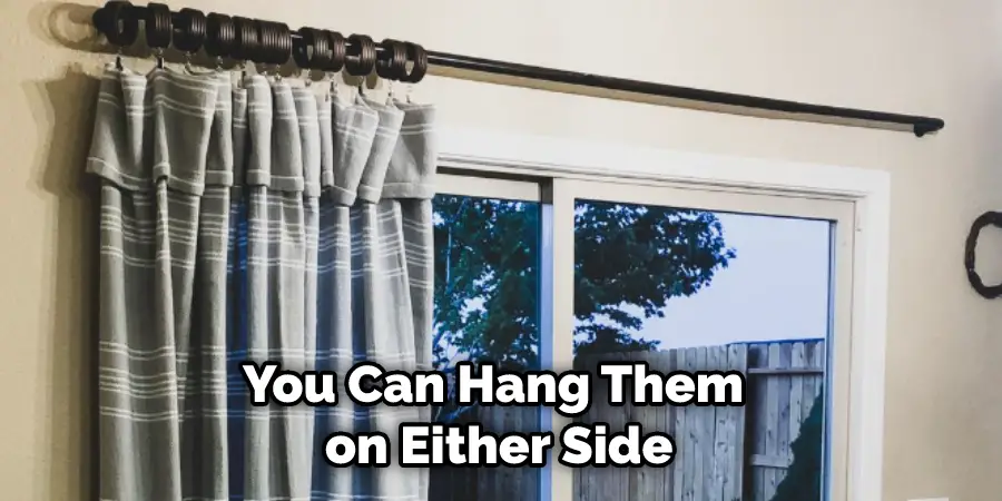 You Can Hang Them on Either Side