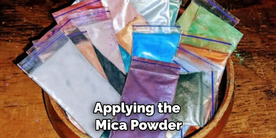 Applying the Mica Powder