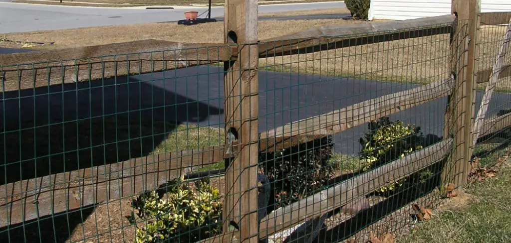 How to Build a Welded Wire Fence With Wooden Posts