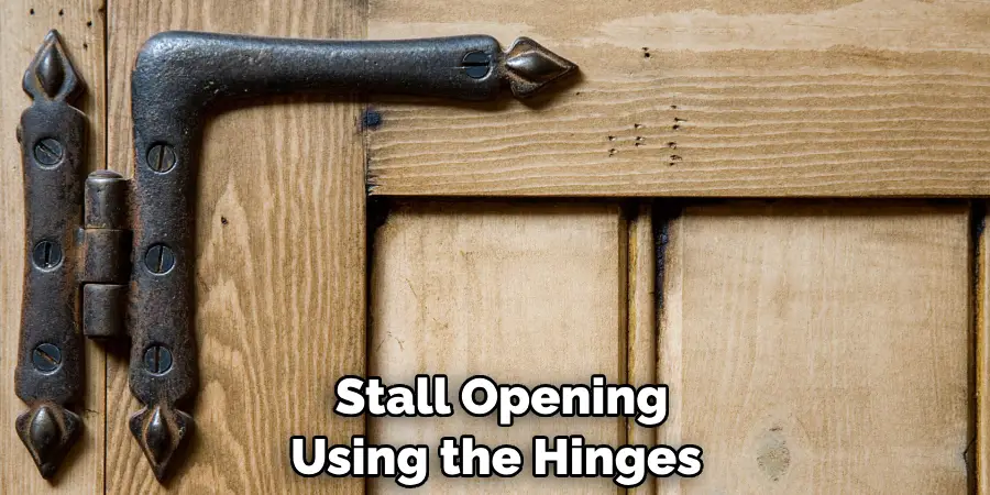  Stall Opening Using the Hinges