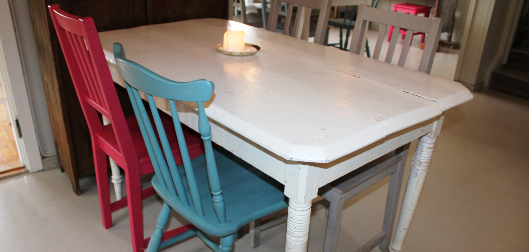 How to Paint a Wood Table White