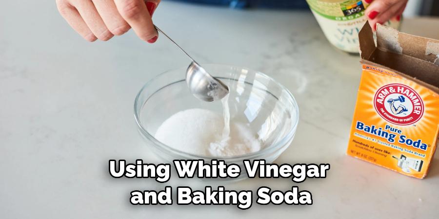 Using White Vinegar and Baking Soda