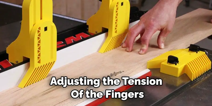 Adjusting the Tension of the Fingers
