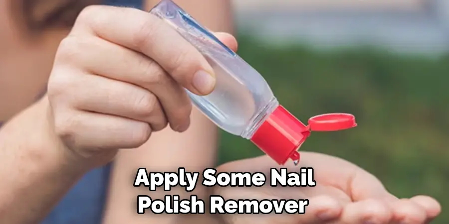  Apply Some Nail Polish Remover