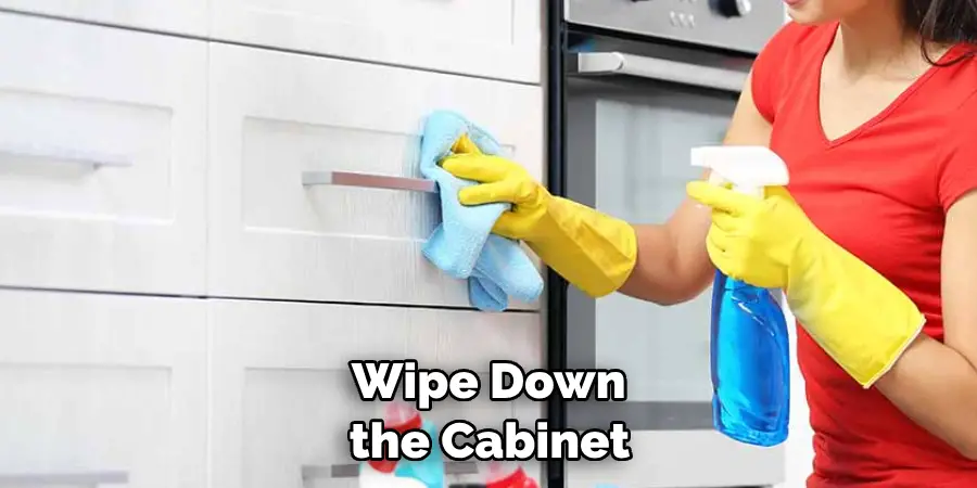  Wipe Down the Cabinet