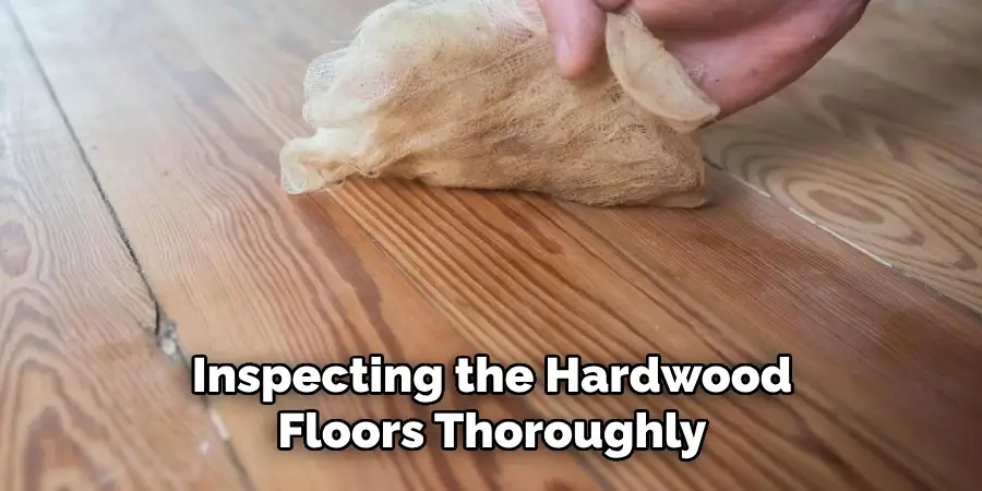 Inspecting the Hardwood Floors Thoroughly