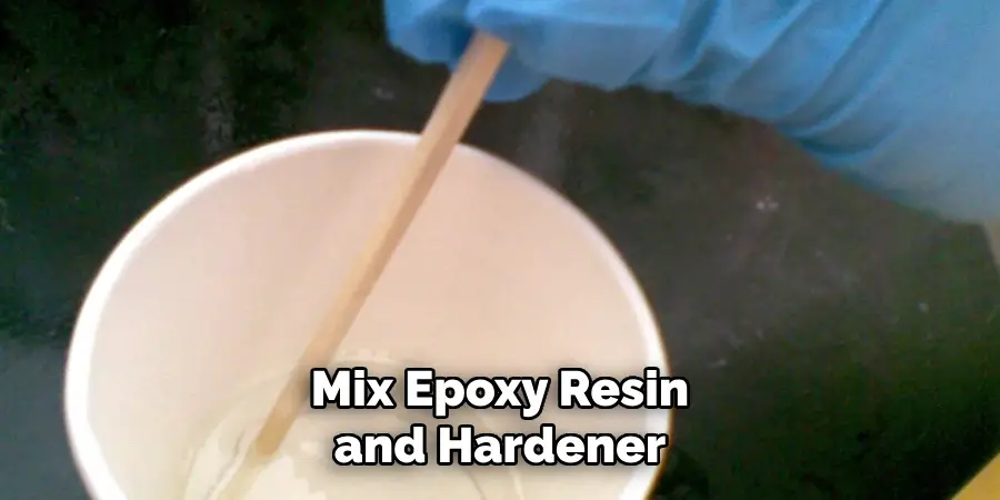 Mix Epoxy Resin and Hardener