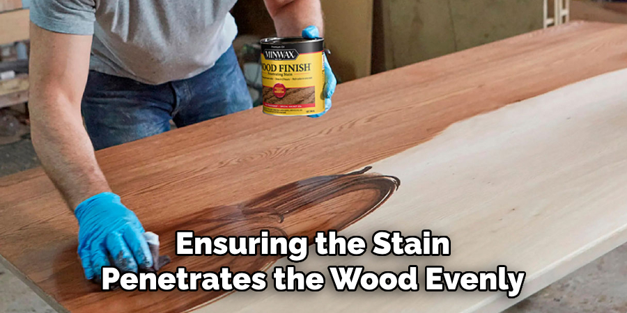 Ensuring the Stain
Penetrates the Wood Evenly