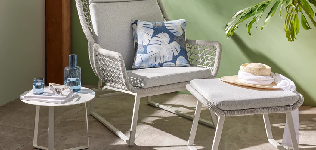 How to Decorate a Chaise Lounge