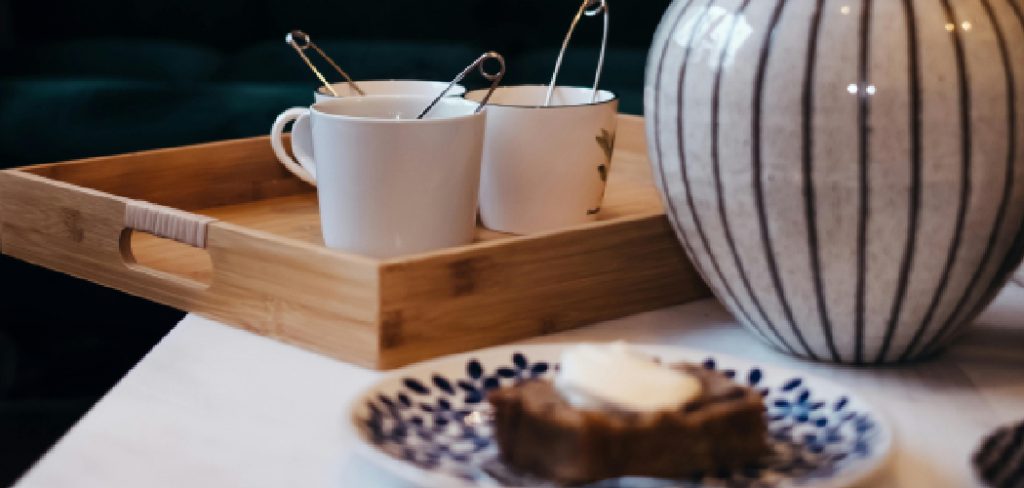 How to Decorate a Wooden Tray